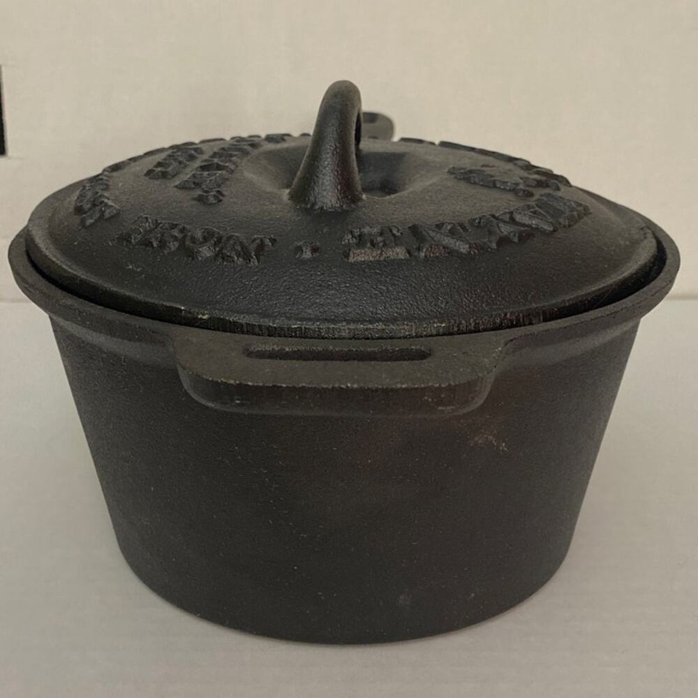 John Wayne "Duke" 1907 Cast Iron Saucepan Pot With Lid ~2 Qt Used Good - Picture 6 of 11